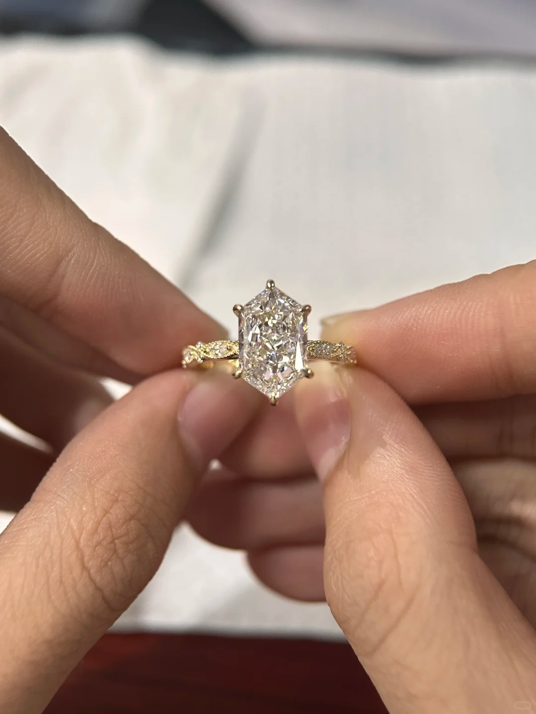 3-Carat Lab-Grown Hexagonal-Cut White Diamond Ring: Color D, VVS2 Clarity in 14K Gold